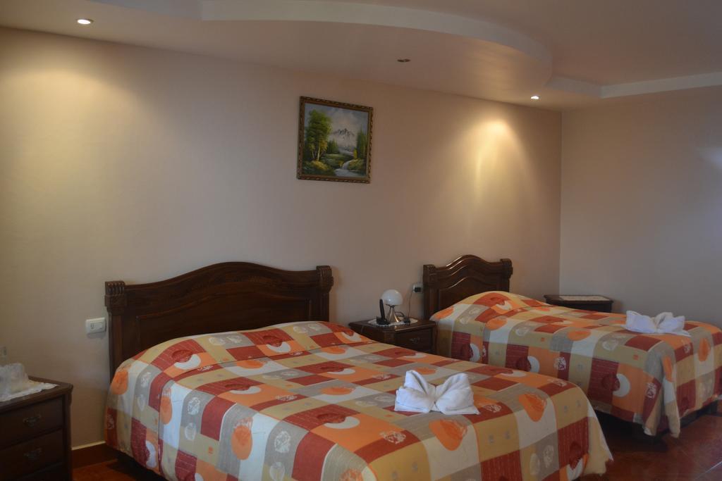 Hotel Las Brumas Cartago Zewnętrze zdjęcie