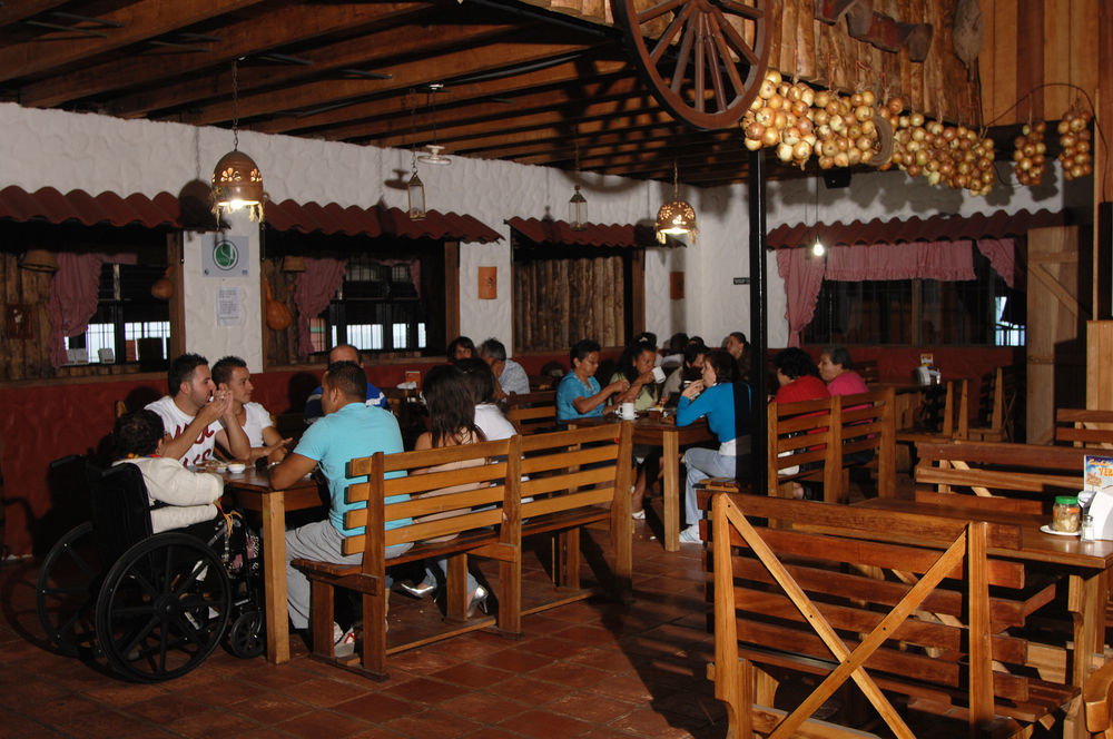 Hotel Las Brumas Cartago Zewnętrze zdjęcie